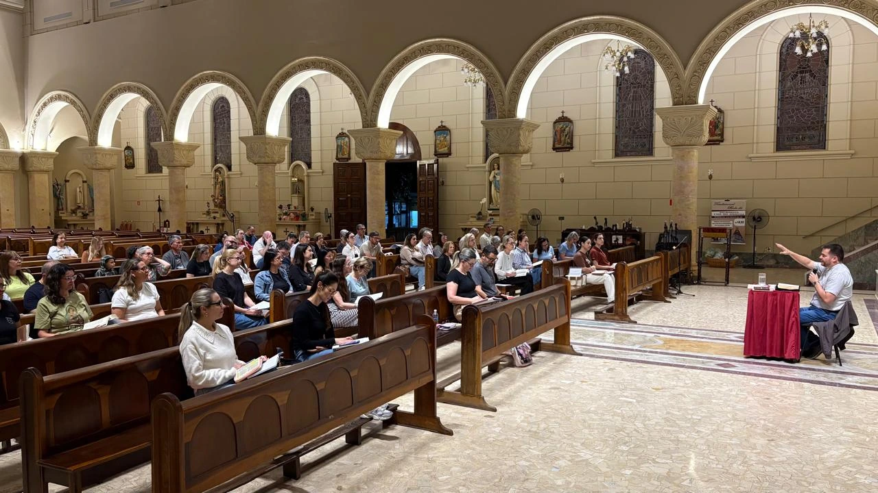 Formação mensal, com Pe. Leandro Rasera